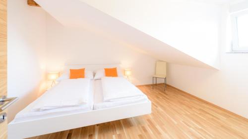 2 bedrooms, 4 beds