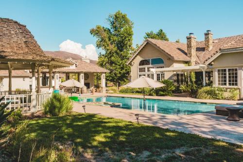 La Barrique by AvantStay Secluded 14 Acre Estate w Vball & Pool