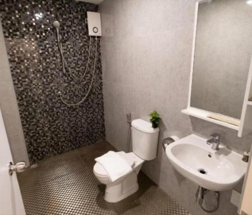 Triple Room with Balcony image 1