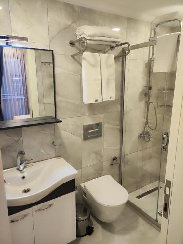 Deluxe Double or Twin Room image 9