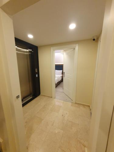 Economy Double Room image 2