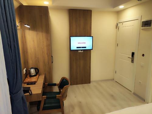Deluxe Double or Twin Room image 8