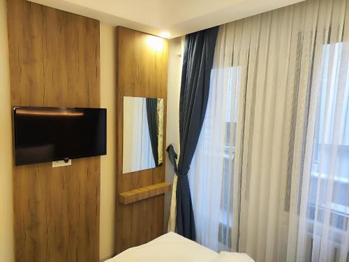 Deluxe Double or Twin Room image 3