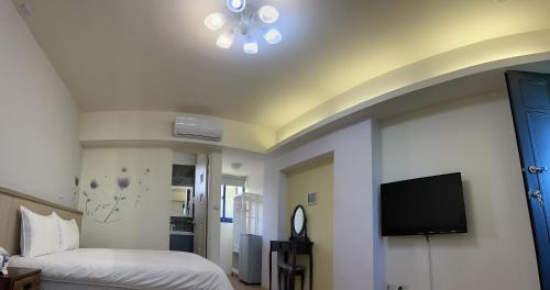 Double Room with Garden View image 2