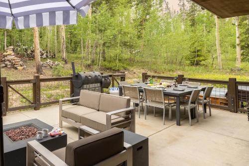 Dillon by AvantStay Private Mountain Home w Hot Tub w Views Shuffleboard