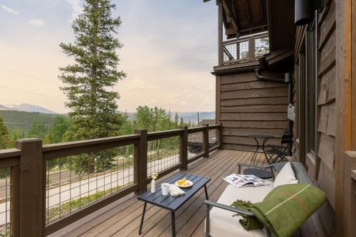 Dillon by AvantStay Private Mountain Home w Hot Tub w Views Shuffleboard