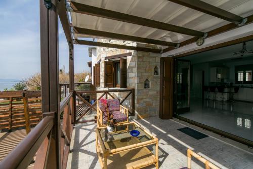 Seadmed, Mermaid Beachfront Villa in Koropi