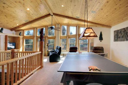 Starlight Retreat by AvantStay Gorgeous Log Style Home w Incredible Views