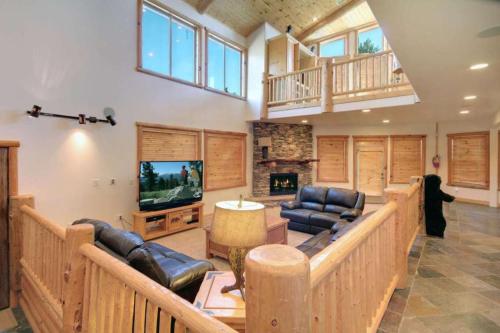 Starlight Retreat by AvantStay Gorgeous Log Style Home w Incredible Views