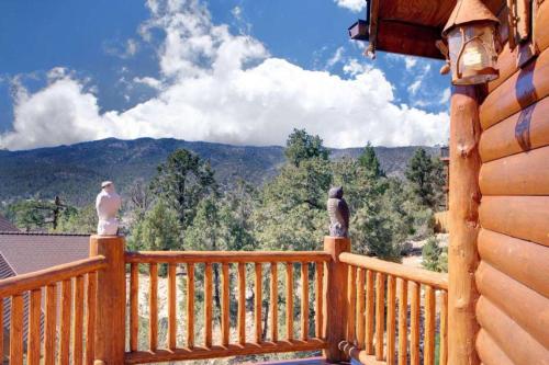 Starlight Retreat by AvantStay Gorgeous Log Style Home w Incredible Views