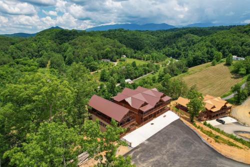 Wilder by AvantStay15min from Pigeon Forge, 22ppl