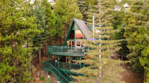 Wildhaven by AvantStay Stunning A-Frame Home w Gorgeous Views Game Room