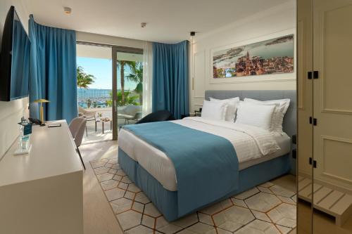 Premium room with balcony and sea view