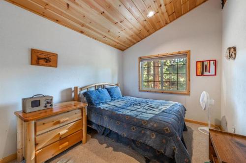 Wolf's Lair by AvantStay Swiss Chalet w Private Hot Tub & Access to Northstar Resort Community