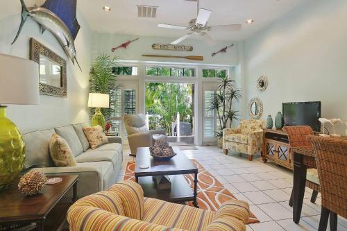 Key West Found by AvantStay Close to Shops w Patio Shared Pool Week Long Stays Only