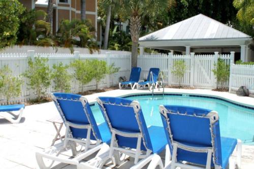 Key West Found by AvantStay Close to Shops w Patio Shared Pool Week Long Stays Only