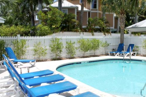 Key West Found by AvantStay Close to Shops w Patio Shared Pool Week Long Stays Only