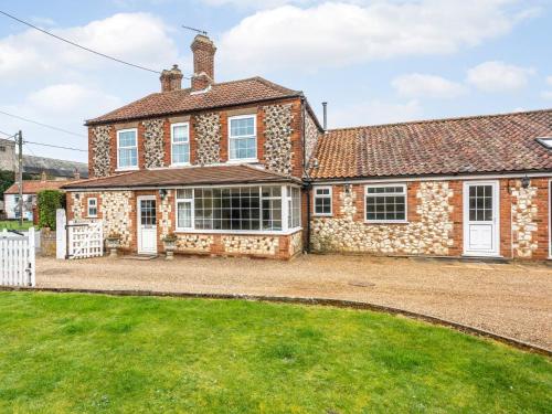 5 Bed in Thornham KT028