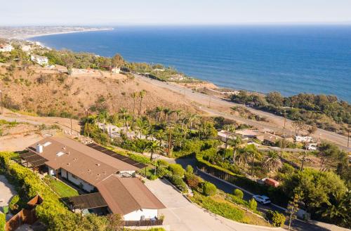 Cliffridge by AvantStay Lush Malibu Hills Estate w Breathtaking Ocean Views