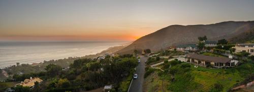 Cliffridge by AvantStay Lush Malibu Hills Estate w Breathtaking Ocean Views