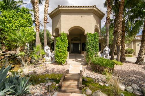 Arcadia by AvantStay Breathtaking Oasis in Scottsdale w Pool Hot Tub Game Room