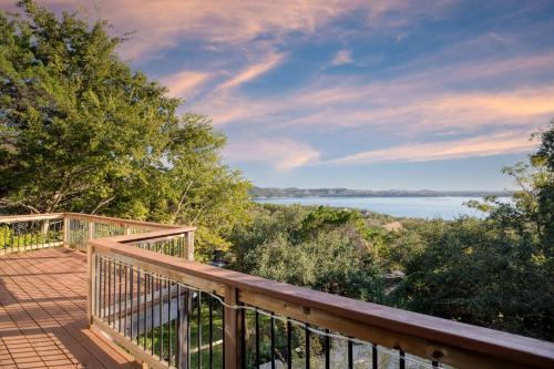 Dawson by AvantStay Serene Austin Home set Amongst nature w Pool Hot Tub Close to Lake Travis