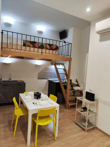 La casa di Bibi, Janov