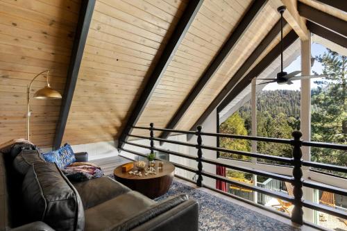 The Matterhorn Manor by AvantStay Harry Potter Inspired A-Frame Home w Hot Tub Views