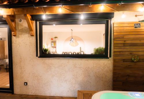 Cocon Nature Montpellier - Jacuzzi & Sauna - 300m du Tramway near La Maison Waucheul