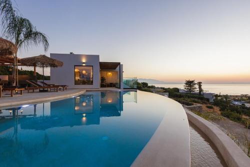 Bohemian Villas - Private Infinity Pools & Seaview - 500m from beach