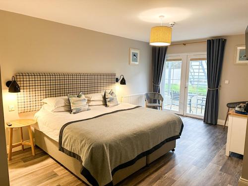 Superior Double or Twin Room with Terrace (Pet Friendly)