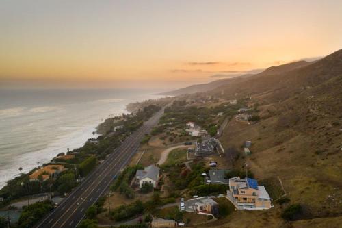 Bluff by AvantStay Gorgeous Malibu Getaway w Hot Tub Spectacular Ocean Views