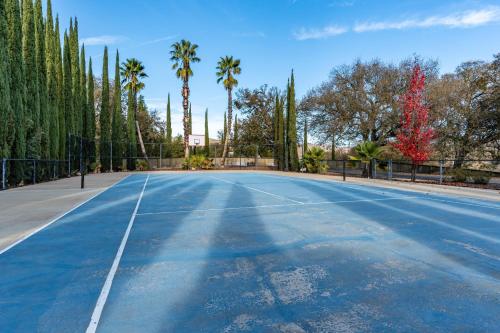 Eagle Oak Ranch by AvantStay Views Pool Privacy