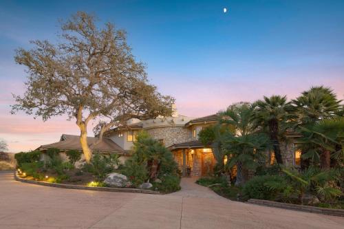 Eagle Oak Ranch by AvantStay Views Pool Privacy