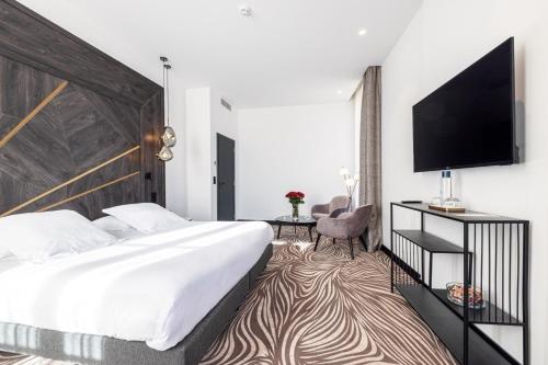 513491671 Hôtel Apollinaire Nice