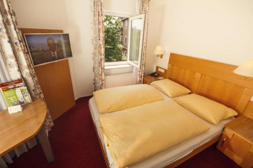 1 queen bed