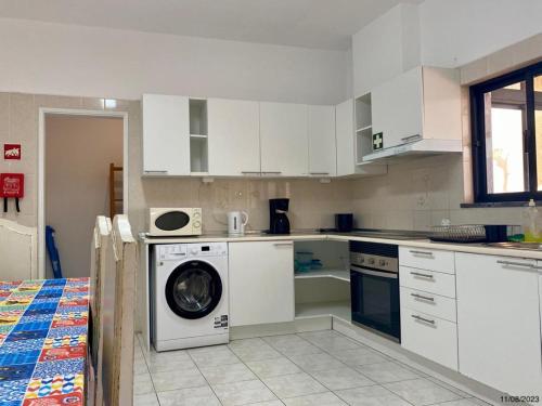 Cocina, Blife Aerya private rooms - Airport stay in Montenegro