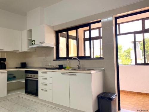 Cocina, Blife Aerya private rooms - Airport stay in Montenegro
