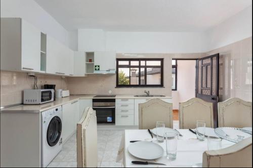 Cocina, Blife Aerya private rooms - Airport stay in Montenegro