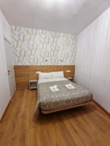 Economy Double Room image 6