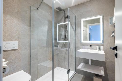 513494237 Hôtel Apollinaire Nice