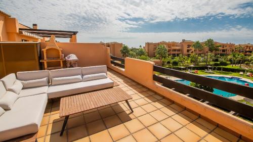 Apartment with Pool View
