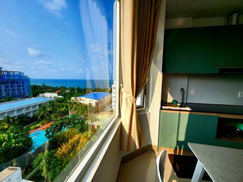 Balkong/terasse, Mi Amor Luxury Island Apartment - 3 minutes to the beach near Dinh Cau Rock (Cua Temple)