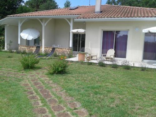 Chambres "Blanches" , bâtiment secondaire hotel la Caravelle, vue jardin Chambres "Blanches" , bâtiment secondaire hotel la Caravelle, vue jardin