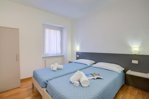 2 bedrooms, 3 beds