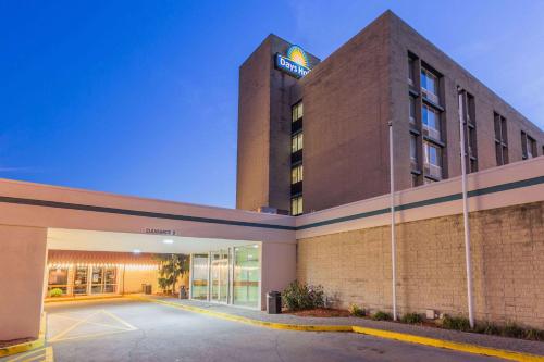 Days Hotel & Conference Center by Wyndham Danville