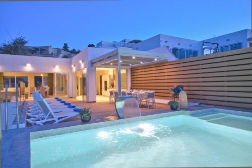 Villa Ida - Indoor Heated Pool, Sauna, Games Room and Gym