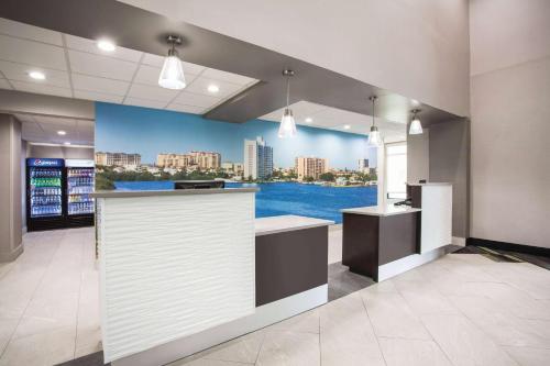 La Quinta Inn & Suites by Wyndham Clearwater South