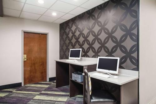 La Quinta Inn & Suites by Wyndham Clearwater South