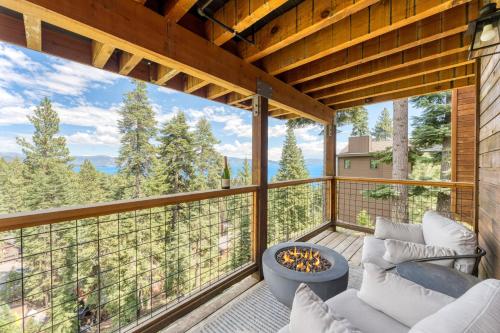 Lake Tahoe Luxury Cabin by AvantStay Lake View